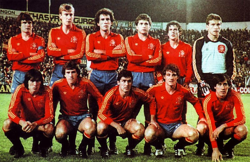 21 de diciembre de 1983. Camacho, Maceda, Goikoetxea, Gordillo, Señor, Buyo, Carrasco, Víctor, Santillana, Rincón y Manu Sarabia.