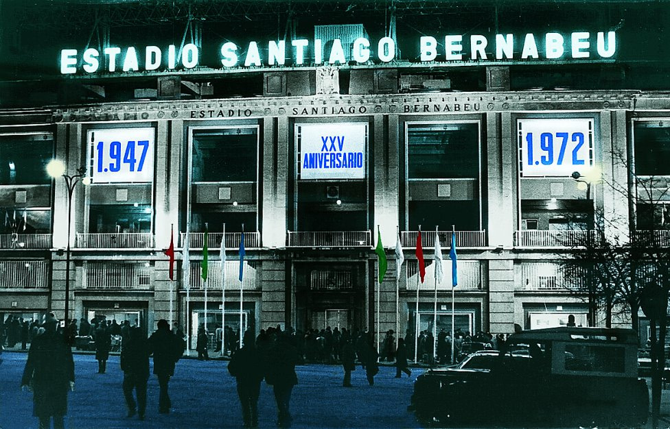 Así lucia el Bernabéu en su XXV Aniversario y homenaje a Gento.