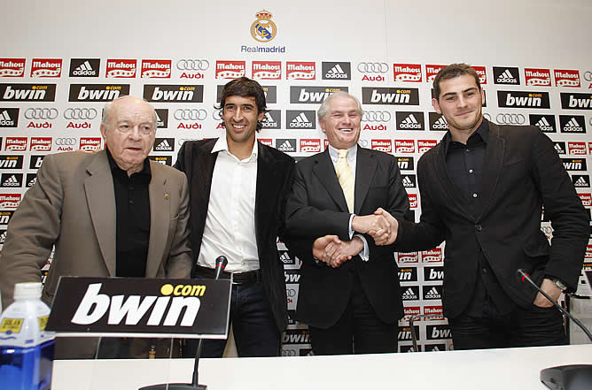 Raul y Casillas firman su contrato vitalicio con el Real Madrid 2008