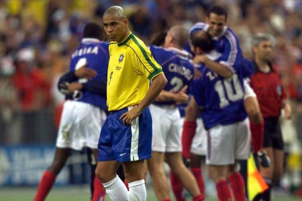 Ronaldo decepcionado tras la final del Mundial de Francia 1998