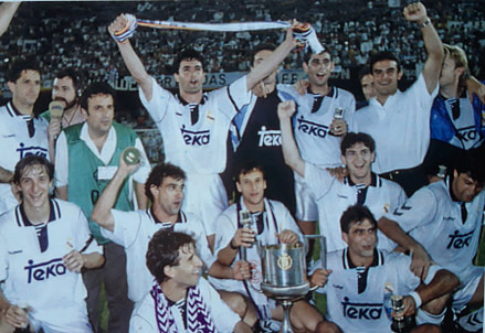 El Real Madrid celebrando la Copa del Rey conseguida en 1993. 