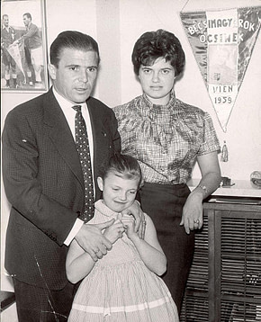 Ferenc and Erzsébet Puskás con su hija Anikó